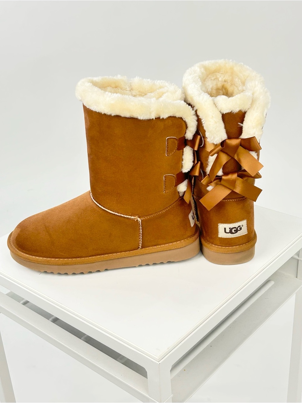 UGG Bailey Bow II Chestnut Shearling Boots Size 10 Cozy Winter Luxe